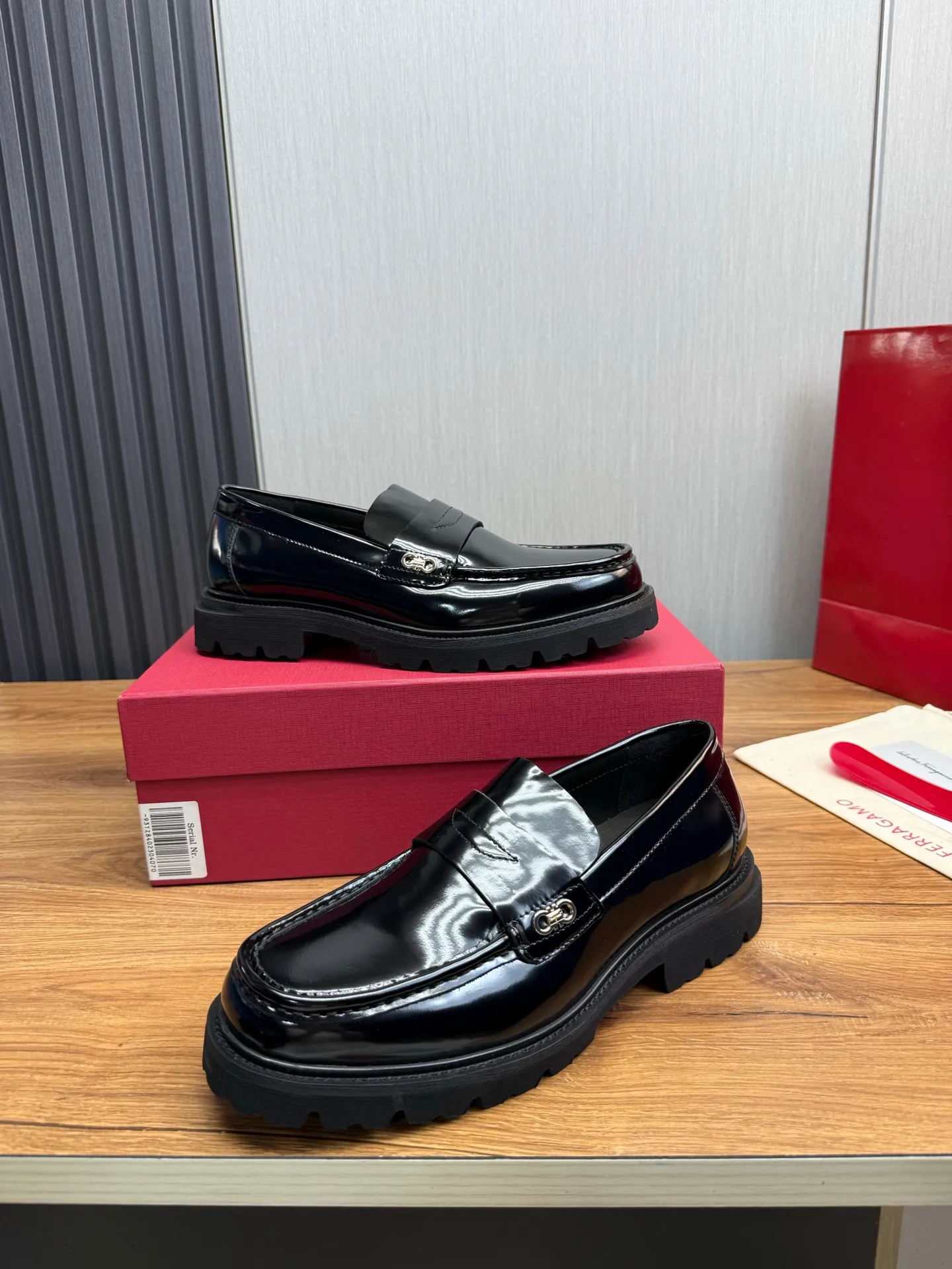 Men's shoes 💰880💰 Ferragamo. [Ferragamo] Men's Loaf leather shoes, the latest hot style, 1:1 original purchase quality, top quality, imported open-edge beaded cowhide leather on the upper, hand-made three-dimensional stitching highlights the round toe design, the inner feet are made of imported cowhide, with original wear-resistant rubber outsole, matching code 39-44, (38, 45 custom-made, non-refundable)